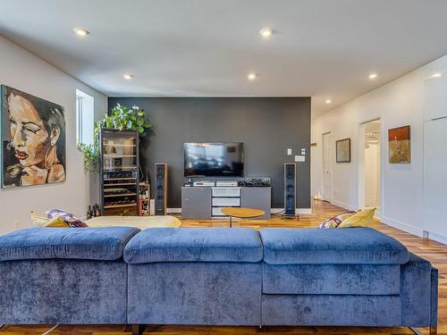 Salon - 10732 Boul. St-Laurent, Montréal (Ahuntsic-Cartierville), QC - Indoor Photo Showing Living Room