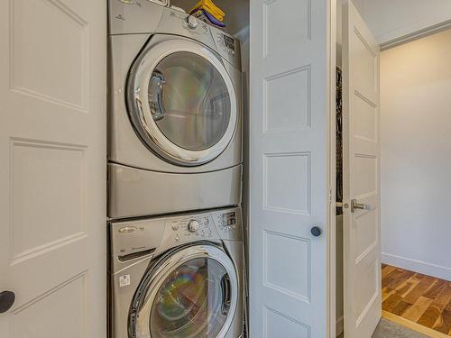 Salle de bains - 10732 Boul. St-Laurent, Montréal (Ahuntsic-Cartierville), QC - Indoor Photo Showing Laundry Room