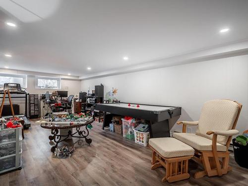 Salle de jeux - 5728 Av. Mcmurray, Côte-Saint-Luc, QC - Indoor