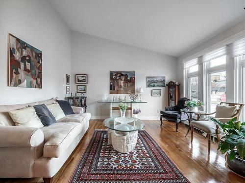 Salon - 5728 Av. Mcmurray, Côte-Saint-Luc, QC - Indoor Photo Showing Living Room