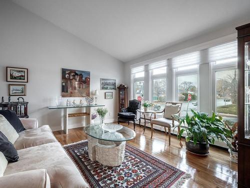 Salon - 5728 Av. Mcmurray, Côte-Saint-Luc, QC - Indoor Photo Showing Living Room