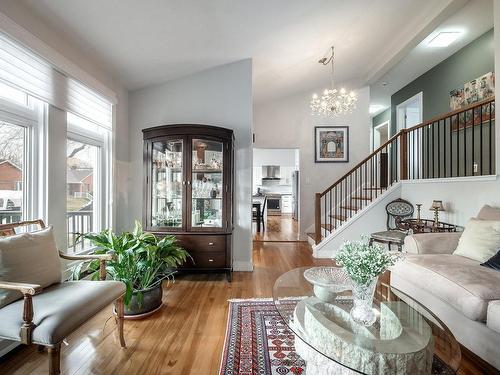 Salon - 5728 Av. Mcmurray, Côte-Saint-Luc, QC - Indoor Photo Showing Living Room