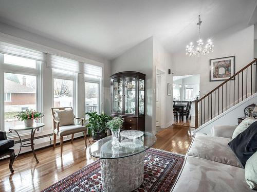 Salon - 5728 Av. Mcmurray, Côte-Saint-Luc, QC - Indoor Photo Showing Living Room