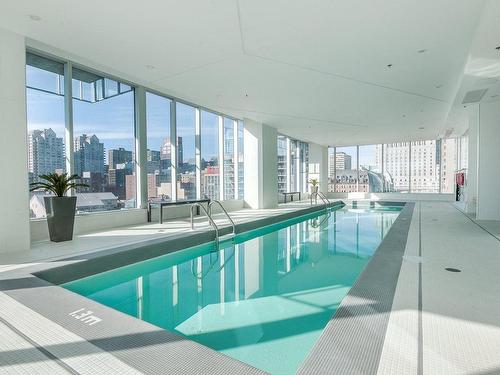 Piscine - 1705-1155 Rue De La Montagne, Montréal (Ville-Marie), QC - Indoor Photo Showing Other Room With In Ground Pool