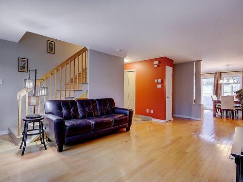 Living room - 665 Rue Frédéric-Chopin, Montréal (Mercier/Hochelaga-Maisonneuve), QC - Indoor Photo Showing Living Room