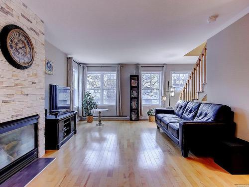 Living room - 665 Rue Frédéric-Chopin, Montréal (Mercier/Hochelaga-Maisonneuve), QC - Indoor Photo Showing Living Room With Fireplace