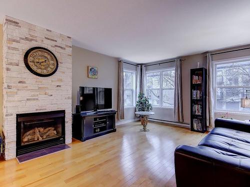 Living room - 665 Rue Frédéric-Chopin, Montréal (Mercier/Hochelaga-Maisonneuve), QC - Indoor Photo Showing Living Room With Fireplace