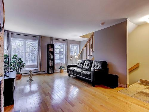 Living room - 665 Rue Frédéric-Chopin, Montréal (Mercier/Hochelaga-Maisonneuve), QC - Indoor Photo Showing Living Room