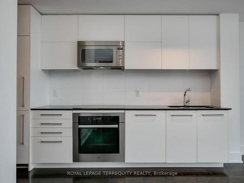 402-170 Avenue Rd, Toronto, ON - Indoor Photo Showing Kitchen