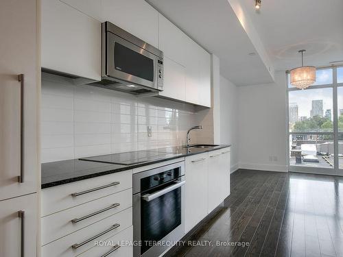 402-170 Avenue Rd, Toronto, ON - Indoor Photo Showing Kitchen With Upgraded Kitchen