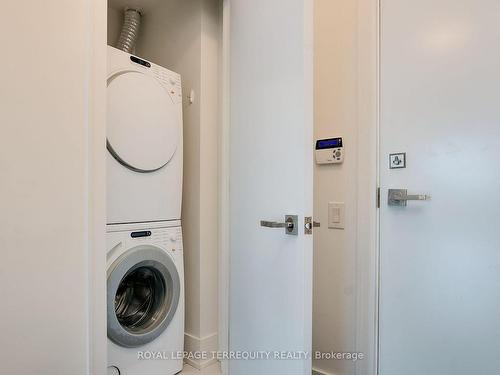 402-170 Avenue Rd, Toronto, ON - Indoor Photo Showing Laundry Room