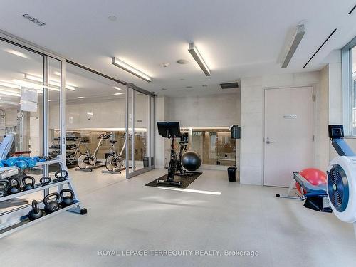 402-170 Avenue Rd, Toronto, ON - Indoor Photo Showing Gym Room