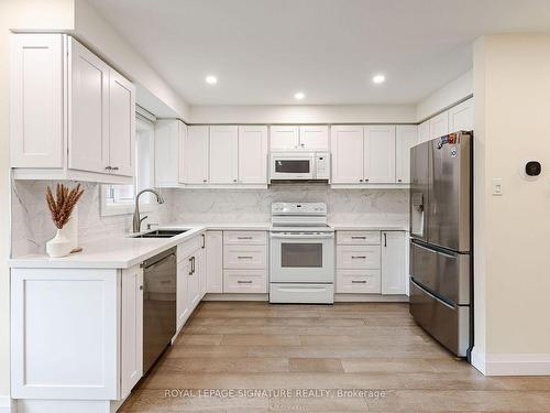 87-5223 Fairford Cres, Mississauga, ON - Indoor Photo Showing Kitchen With Double Sink