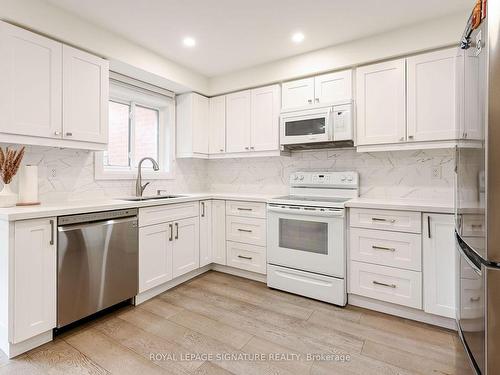 87-5223 Fairford Cres, Mississauga, ON - Indoor Photo Showing Kitchen