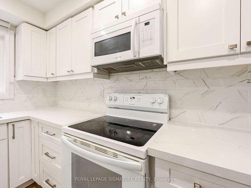 87-5223 Fairford Cres, Mississauga, ON - Indoor Photo Showing Kitchen