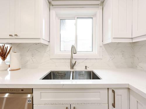 87-5223 Fairford Cres, Mississauga, ON - Indoor Photo Showing Kitchen With Double Sink