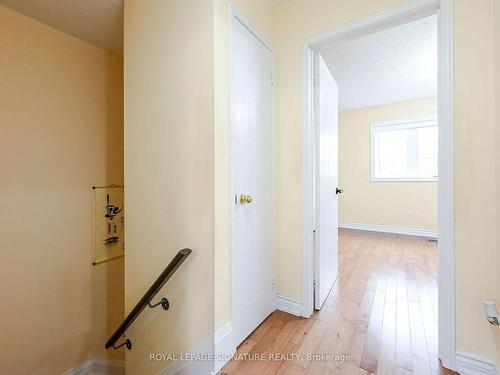 87-5223 Fairford Cres, Mississauga, ON - Indoor Photo Showing Other Room