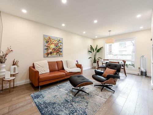 87-5223 Fairford Cres, Mississauga, ON - Indoor Photo Showing Living Room