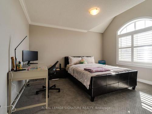 35 Pathway Dr, Brampton, ON - Indoor Photo Showing Bedroom