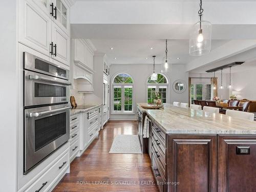 10 Forest Ridge Cres, Halton Hills, ON - Indoor Photo Showing Kitchen With Upgraded Kitchen