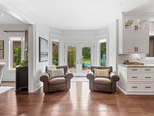 10 Forest Ridge Cres, Halton Hills, ON - Indoor Photo Showing Living Room