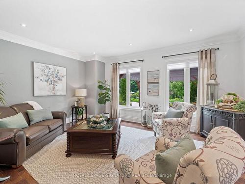 10 Forest Ridge Cres, Halton Hills, ON - Indoor Photo Showing Living Room