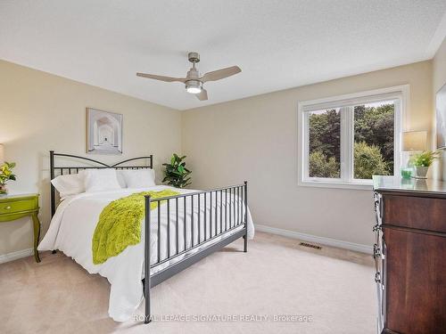 10 Forest Ridge Cres, Halton Hills, ON - Indoor Photo Showing Bedroom