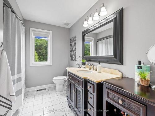 10 Forest Ridge Cres, Halton Hills, ON - Indoor Photo Showing Bathroom