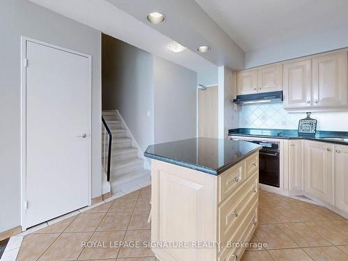 724-60 Southport St, Toronto, ON - Indoor Photo Showing Kitchen