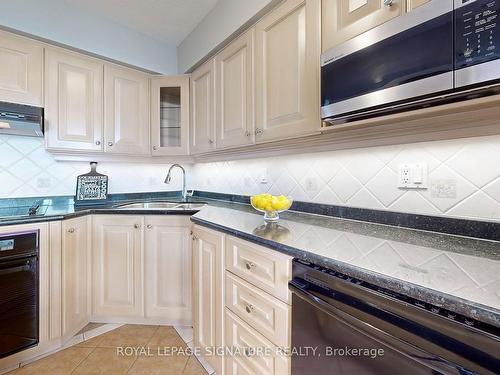 724-60 Southport St, Toronto, ON - Indoor Photo Showing Kitchen