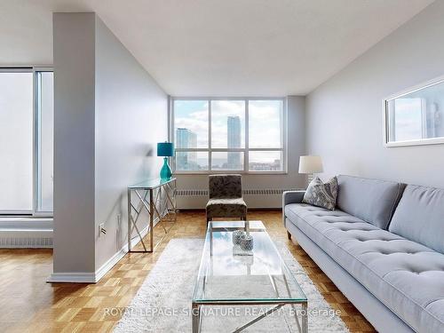 724-60 Southport St, Toronto, ON - Indoor Photo Showing Living Room