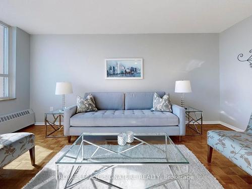 724-60 Southport St, Toronto, ON - Indoor Photo Showing Living Room