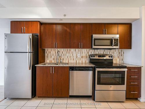 1703-830 Lawrence Ave W, Toronto, ON - Indoor Photo Showing Kitchen