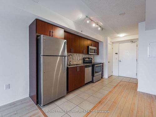 1703-830 Lawrence Ave W, Toronto, ON - Indoor Photo Showing Kitchen