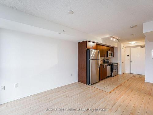 1703-830 Lawrence Ave W, Toronto, ON - Indoor Photo Showing Kitchen