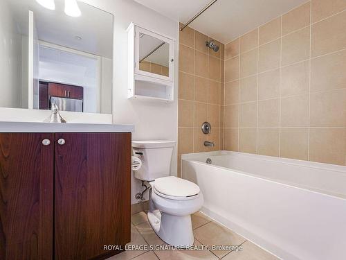 1703-830 Lawrence Ave W, Toronto, ON - Indoor Photo Showing Bathroom