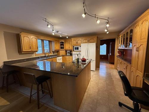 2550 15Th Side Road, Thunder Bay, ON - Indoor Photo Showing Kitchen With Double Sink