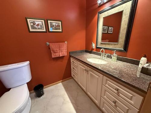 2550 15Th Side Road, Thunder Bay, ON - Indoor Photo Showing Bathroom