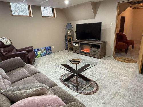 2550 15Th Side Road, Thunder Bay, ON - Indoor Photo Showing Basement