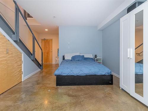 3-821 Tyee Rd, Victoria, BC - Indoor Photo Showing Bedroom