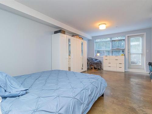 3-821 Tyee Rd, Victoria, BC - Indoor Photo Showing Bedroom