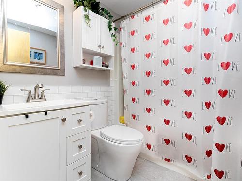 3-821 Tyee Rd, Victoria, BC - Indoor Photo Showing Bathroom