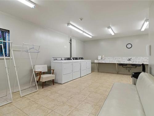 403-1159 Beach Dr, Oak Bay, BC - Indoor Photo Showing Laundry Room