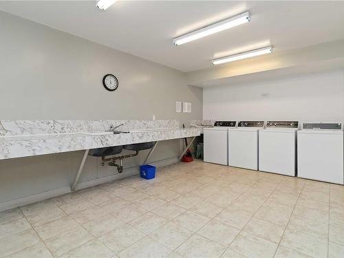 403-1159 Beach Dr, Oak Bay, BC - Indoor Photo Showing Laundry Room