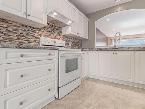 4808 Fairbrook Cres, Nanaimo, BC - Indoor Photo Showing Kitchen