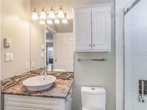 4808 Fairbrook Cres, Nanaimo, BC - Indoor Photo Showing Bathroom