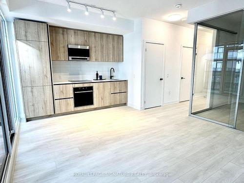 2307S-127 Broadway Ave, Toronto, ON - Indoor Photo Showing Kitchen