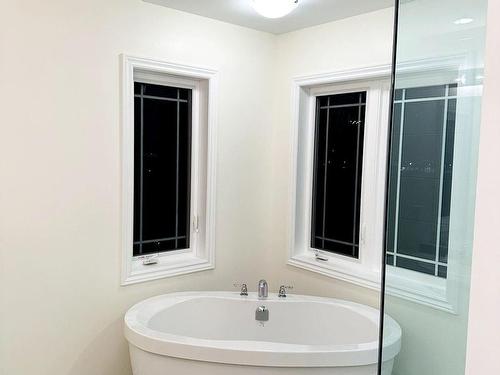 2070 Hallandale St, Oshawa, ON - Indoor Photo Showing Bathroom