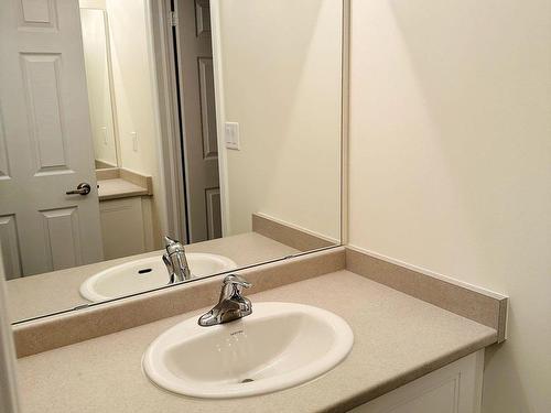 2070 Hallandale St, Oshawa, ON - Indoor Photo Showing Bathroom