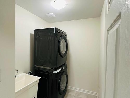 2070 Hallandale St, Oshawa, ON - Indoor Photo Showing Laundry Room